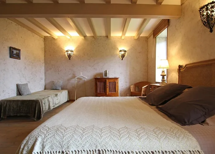 Du Manoir De Savigny *